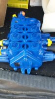 Distribuitor hidraulic pentru buldoexcavator New Holland