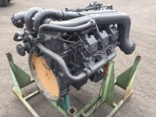 Motor Mercedes-Benz OM401LA 12 - Vedere Frontală pe Suport