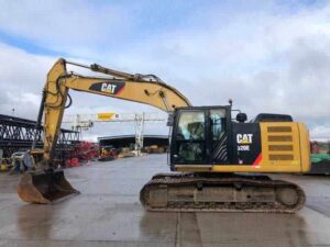 Dezmembrez excavator caterpillar 320e
