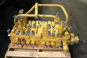 Distribuitor hidraulic pentru miniexcavator komatsu pc27
