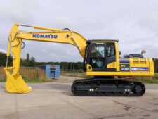 Dezmembrăm Excavator Komatsu PC210 – Piese și Accesorii Disponibile