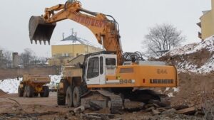 Excavator liebherr 944 în utilizare pe șantier