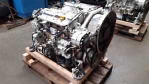 Motor deutz bf4m1012 reconstruit pe palet de lemn