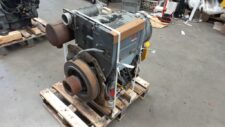 Motor Deutz F2L1011 pe palet, vederea laterală