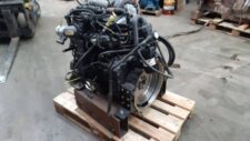 Motor Cummins QSB4.5 - Vedere Generală pe Platformă de Lemn
