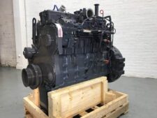 Motor Excavator Komatsu PC300-11 pe Suport de Lemn