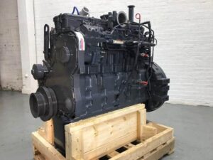 Motor excavator komatsu pc300-11 pe suport de lemn 1 Motor excavator komatsu pc300-11 pe suport de lemn
