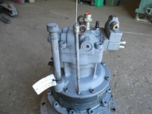 Motor hidraulic cu reductor de rotire pentru excavator hitachi 1 Motor hidraulic cu reductor de rotire pentru excavator hitachi