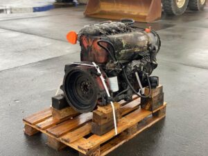 Motor second-hand deutz f4l 912 pe palet de lemn 1 Motor second-hand deutz f4l 912 pe palet de lemn
