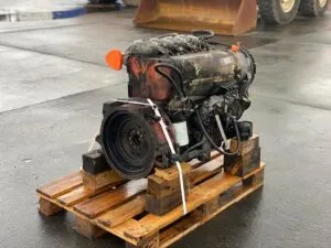 Motor second-hand deutz f4l 912 pe palet de lemn