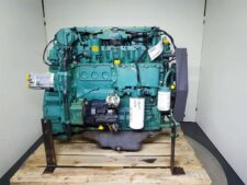 Motor Volvo L40B recondiționat pe palet de lemn