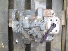 Pompa hidraulică pentru Komatsu WB93R - Model Uchida Rexroth