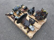 Piese Second Hand pentru New Holland E70 - Diverse Componente Hidraulice și Mecanice