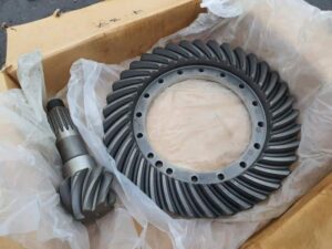 Coroană și pinion pentru new holland lw110 1 Coroană și pinion pentru new holland lw110