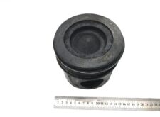 Piston pentru camion Iveco Stralis/Eurotech - Dimensiuni: 9 cm diametru, 12 cm înălțime