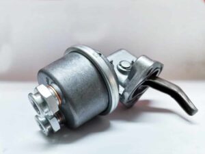 Pompa de combustibil pentru komatsu wb93 - model robust și eficient 1 Pompa de combustibil pentru komatsu wb93 – model robust și eficient