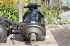 Pompa hidraulică cu dimensiuni 17.6 cm și D 49.5 mm, 24 dinți pentru miniexcavator Bobcat 341