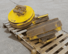 Roată de ghidaj pentru buldozer Komatsu D155, montată pe palet