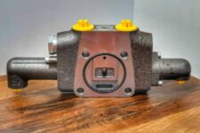 Distribuitor hidraulic pentru JCB 8018