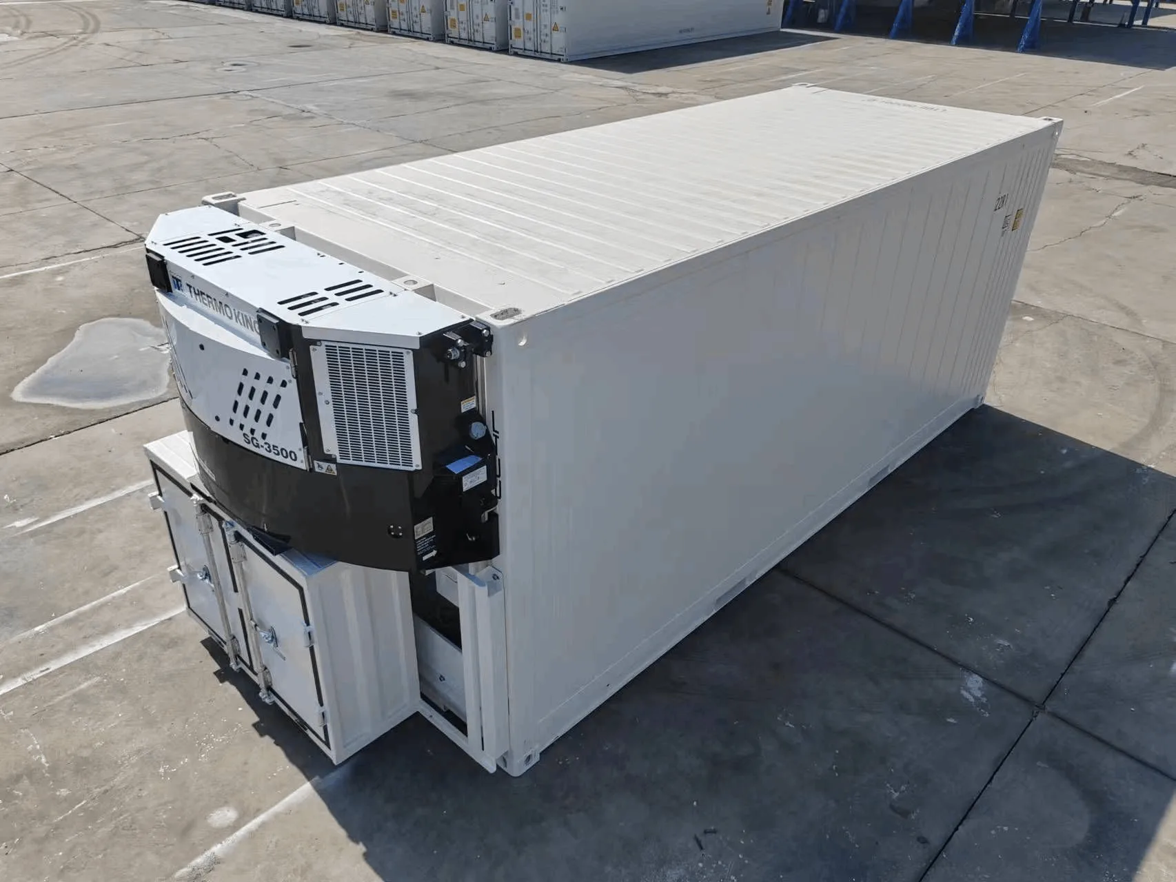 Container militar frigorific 6 metri cu generator back-up diesel