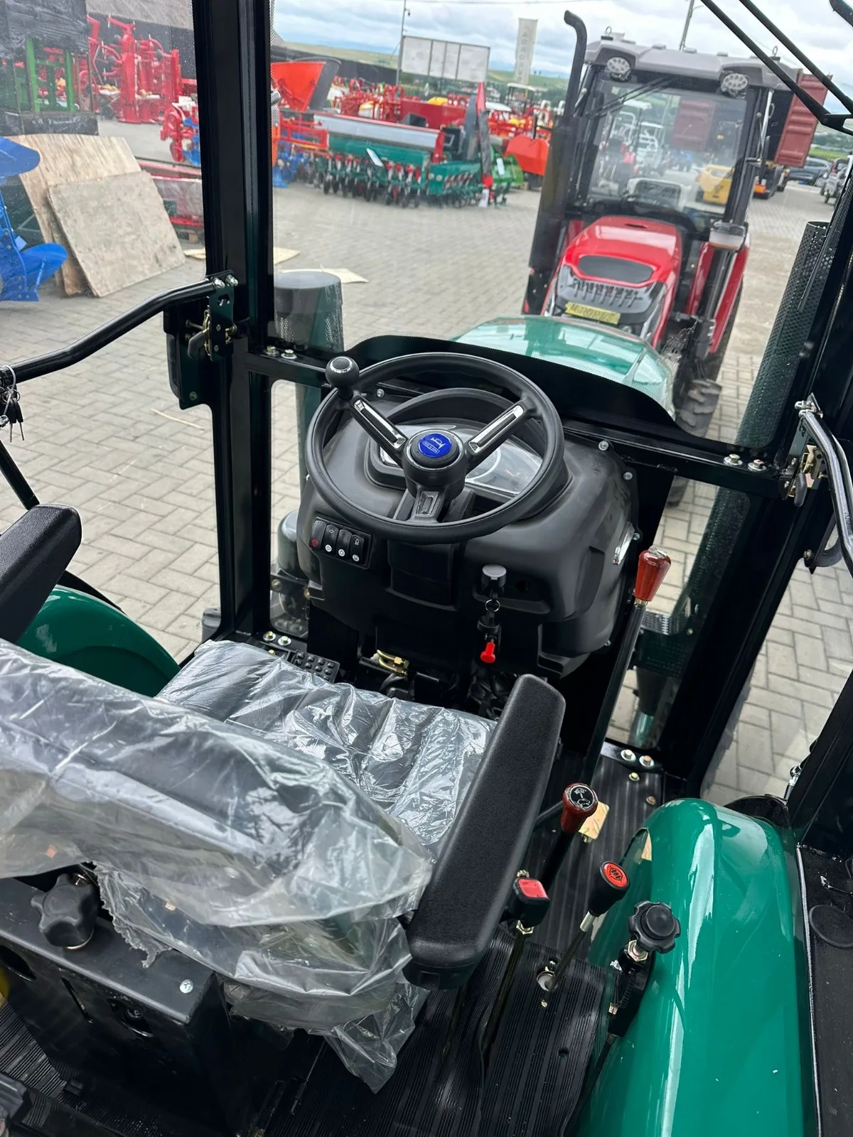 TRACTOR KONIG TRAKTOREN 804 CU CABINA