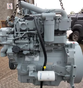 Motor perkins 1104d-44 pentru massey ferguson