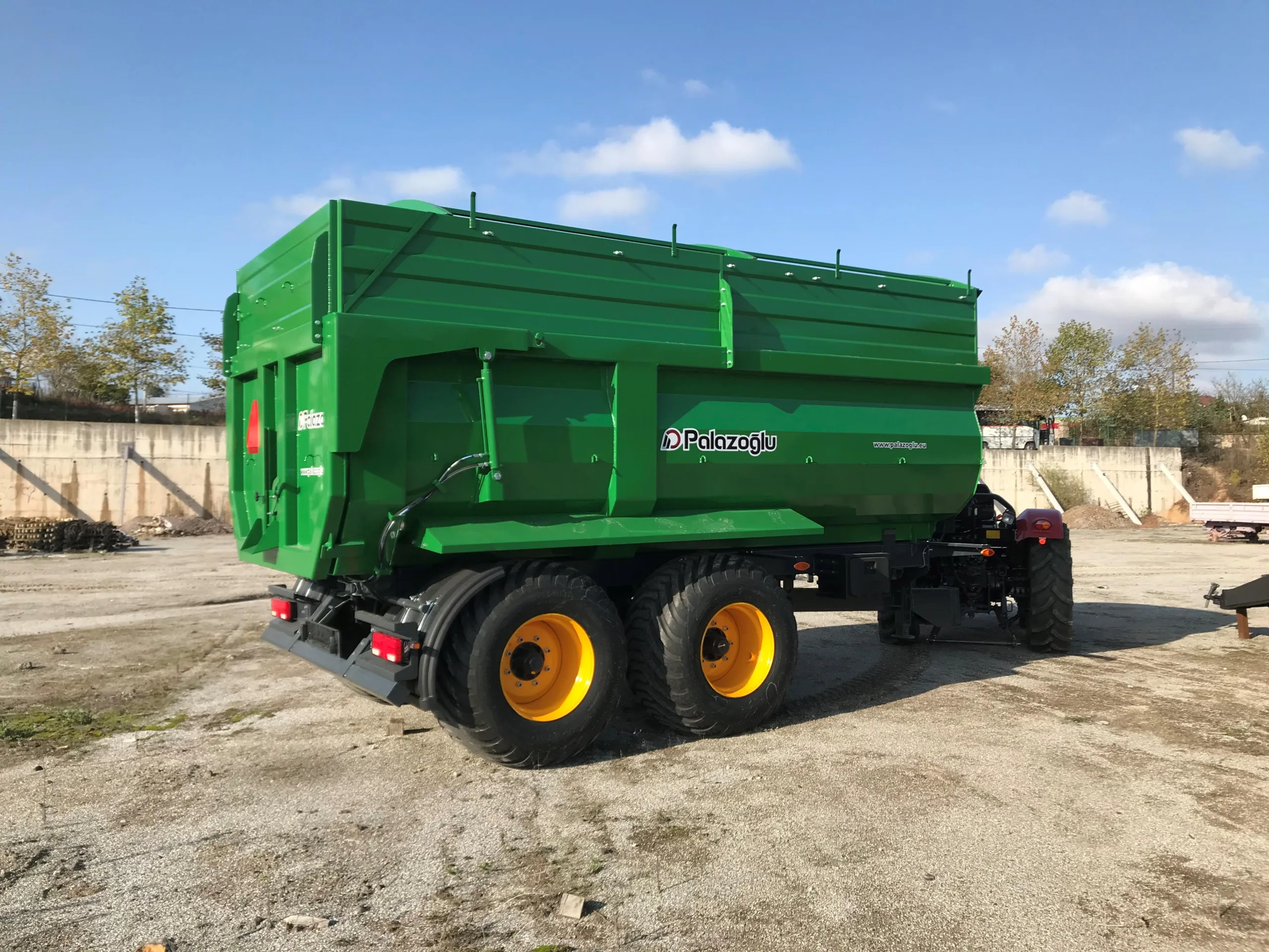 REMORCA AGRICOLA PALAZOGLU BENA TIP U 12 TONE